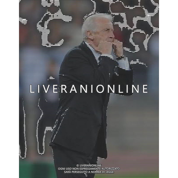 Qualificazioni ai Mondiali Sud Africa 2010 Gruppo 8 Bari - 01.04.2009 Italia-Eire Repubblica d\'Irlanda Nella Foto: GIOVANNI TRAPATTONI MENTRE FISCHIA /Ph.Vitez-Ag. Aldo Liverani