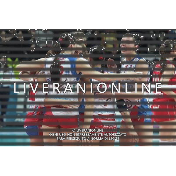 Foppapedretti Bergamo - Scavolini Pesaro Volley Pallavolo Femminile 11a Giornata di ritorno 01/04/2009 nella foto abbracci esultanza Foppapedretti ph Pasinetti/Ag. Aldo Liverani Sas