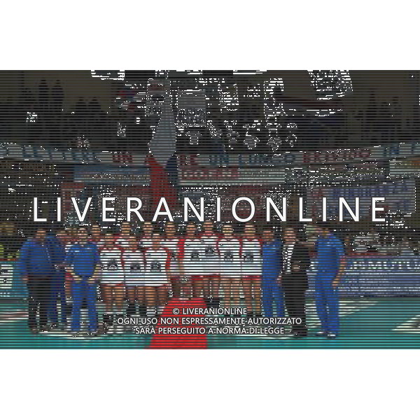 Foppapedretti Bergamo - Scavolini Pesaro Volley Pallavolo Femminile 11a Giornata di ritorno 01/04/2009 nella foto FOPPAPEDETTI LA FORMAZIONE CON LA COPPA CAMPIONI ph Pasinetti/Ag. Aldo Liverani Sas