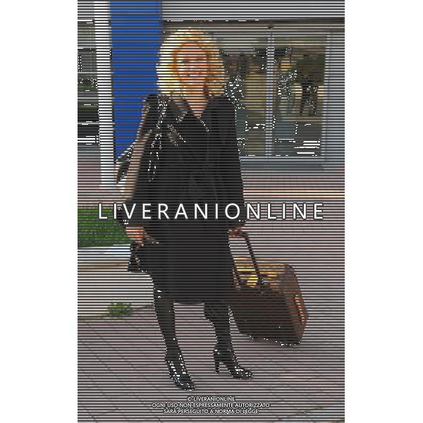 JUSTINE MATTERA TRASMISSIONE TV \'QUESTA DOMENICA\' 05/04/2009 PH.BRUNI/AGENZIA ALDO LIVERANI SAS