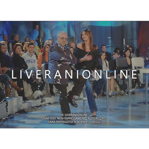PAOLA PEREGO CON PIER FRANCESCO PINGITORE TRASMISSIONE TV \'QUESTA DOMENICA\' 05/04/2009 PH.BRUNI/AGENZIA ALDO LIVERANI SAS
