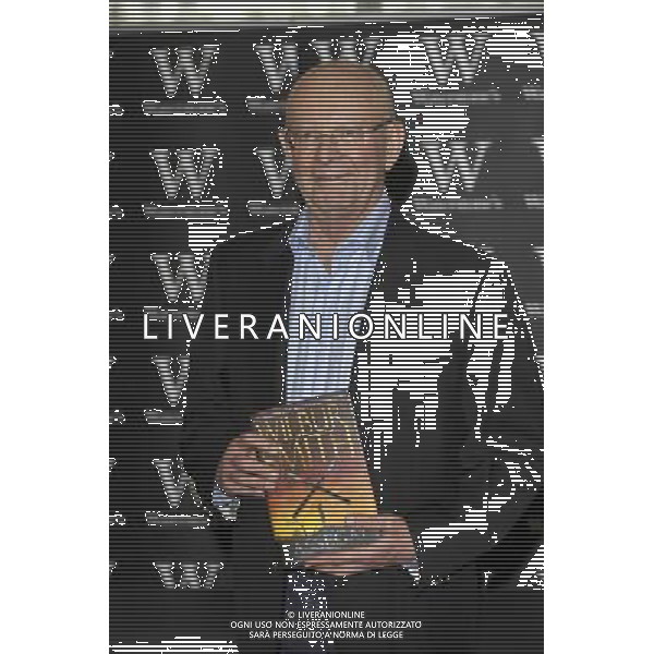 Authur Wilbur Smith makes a personal appearance to sign copies of his new book 2Assegai\' in Waterstone\'s Bookstore, Piccadilly. London. Photo Shows; Wilbur Smith. Monday April 06, 2009. © Gary Lee - Uppa - Photoshot - ag. Aldo LIverani sas ITALY ONLY