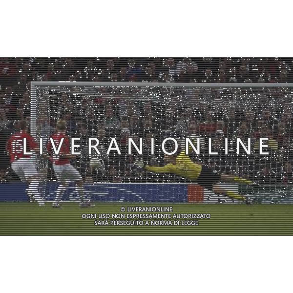 Manchester United\'s Edwin Van Der Sar in action, Manchester United Vs FC Porto, European Champion Clubs Cup 1/4 final 1st Leg, Old Trafford, Manchester, Date 070409 PH.AGENZIA ALDO LIVERANI S A S ONLY ITALY 
