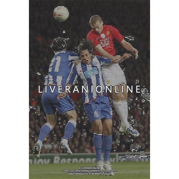 Manchester United\'s Nemanja Vidic goes close with this header, Manchester United Vs FC Porto, European Champion Clubs Cup 1/4 final 1st Leg, Old Trafford, Manchester, Date 070409 PH.AGENZIA ALDO LIVERANI S A S ONLY ITALY 