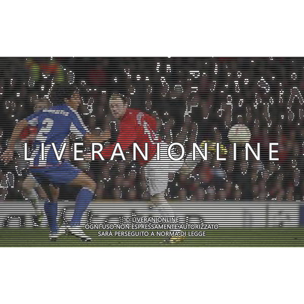 Manchester United\'s Wayne Rooney in action with FC Porto\'s Bruno Alves, Manchester United Vs FC Porto, European Champion Clubs Cup 1/4 final 1st Leg, Old Trafford, Manchester, Date 070409 PH.AGENZIA ALDO LIVERANI S A S ONLY ITALY 