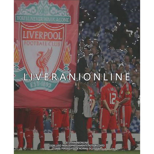 Jamie Carragher (R) of Liverpool looks back at the Liverpool fans as he prepares to line up with his teamates, Chelsea v Liverpool, UEFA Champions League Quarter Final 2nd leg , Stamford Bridge, London, Date 14042009 ph.ag.aldo liverani sas only for italy