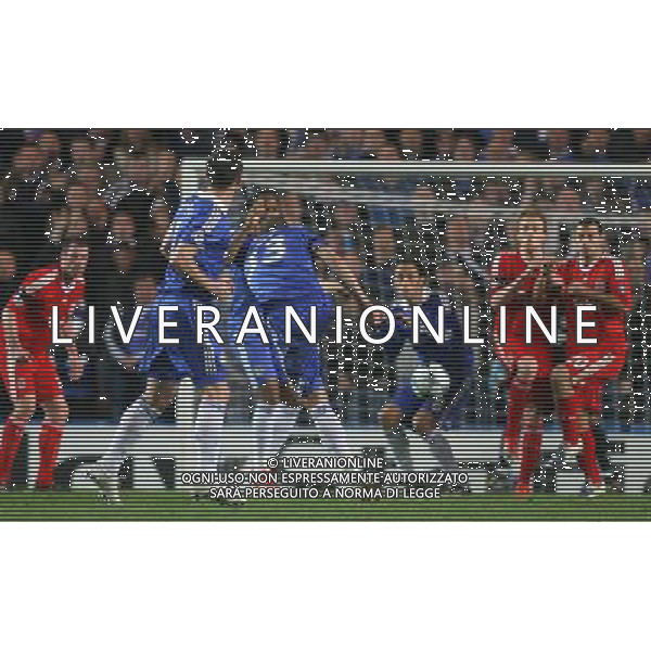 Alex of Chelsea (C) scoring from the free kick , Chelsea v Liverpool, UEFA Champions League Quarter Final 2nd leg , Stamford Bridge, London, Date 14042009 ph.ag.aldo liverani sas only for italy