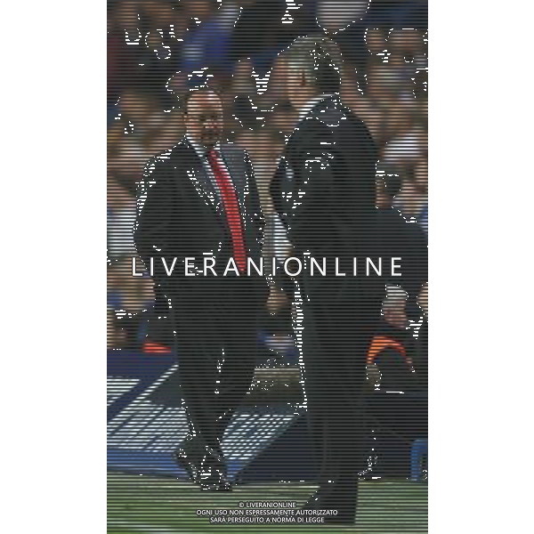 A dejected Liverpool Manager, Rafael Benitez hangs his head as Chelsea Manager, Guus Hiddink looks on, Chelsea v Liverpool, UEFA Champions League Quarter Final 2nd leg , Stamford Bridge, London, Date 14042009 ph.ag.aldo liverani sas only for italy
