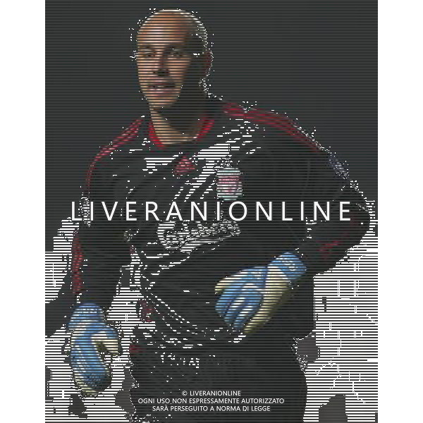 Pepe Reina of Liverpool is shown during the European Champion Clubs Cup Quarter Final Second Leg match between Chelsea and Liverpool at Stamford Bridge on April 14, 2009 in London, United Kingdom. © TOM DULAT - Talking Sport/Photoshot - ag. Aldo Liverani sas ITALY ONLY QUARTI DI FINALE DI CHAMPIONS LEAGUE