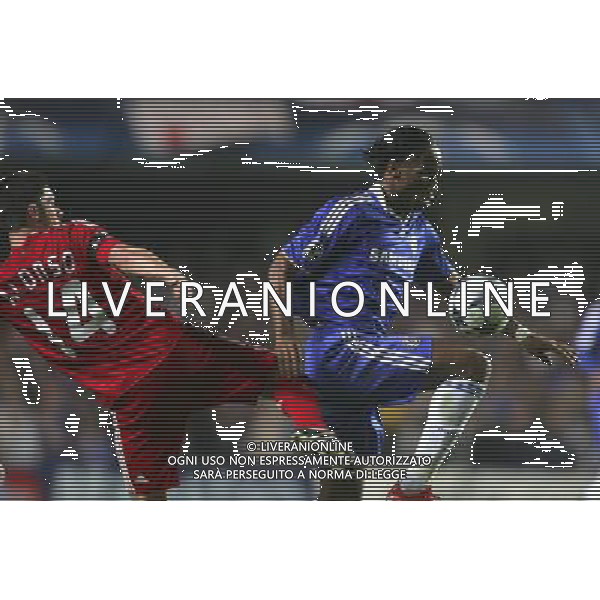 Didier Drogba of Chelsea and Fabio Aurelio of Liverpool chase the ball during the European Champion Clubs Cup Quarter Final Second Leg match between Chelsea and Liverpool at Stamford Bridge on April 14, 2009 in London, United Kingdom. © TOM DULAT - Talking Sport/Photoshot - ag. Aldo Liverani sas ITALY ONLY QUARTI DI FINALE DI CHAMPIONS LEAGUE