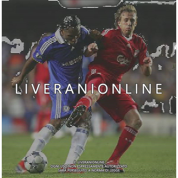 Didier Drogba of Chelsea battles for the ball with Lucas of Liverpool during the European Champion Clubs Cup Quarter Final Second Leg match between Chelsea and Liverpool at Stamford Bridge on April 14, 2009 in London, United Kingdom. © TOM DULAT - Talking Sport/Photoshot - ag. Aldo Liverani sas ITALY ONLY QUARTI DI FINALE DI CHAMPIONS LEAGUE