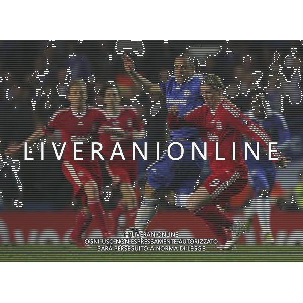 Alex of Chelsea battles for the ball with Fernando Torres of Liverpool during the European Champion Clubs Cup Quarter Final Second Leg match between Chelsea and Liverpool at Stamford Bridge on April 14, 2009 in London, United Kingdom. © TOM DULAT - Talking Sport/Photoshot - ag. Aldo Liverani sas ITALY ONLY QUARTI DI FINALE DI CHAMPIONS LEAGUE