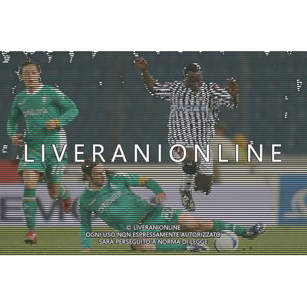 UDINE 16/04/2009 UEFA CUP QUARTER-FINAL 2ND LEG UDINESE-WERDER BREMEN NELLA FOTO:KWADWO ASAMOAH E TORSTEN FRINGS FOTO PAOLA GARBUIO/AG.ALDO LIVERANI