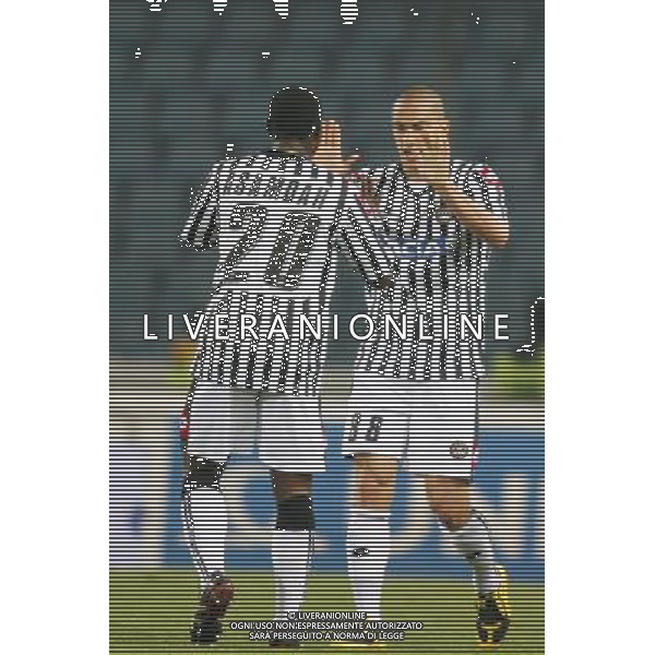 UDINE 16/04/2009 UEFA CUP QUARTER-FINAL 2ND LEG UDINESE-WERDER BREMEN NELLA FOTO:L\'ESULTANZA DI GOKHAN INLER CON KWADWO ASAMOAH FOTO PAOLA GARBUIO/AG.ALDO LIVERANI