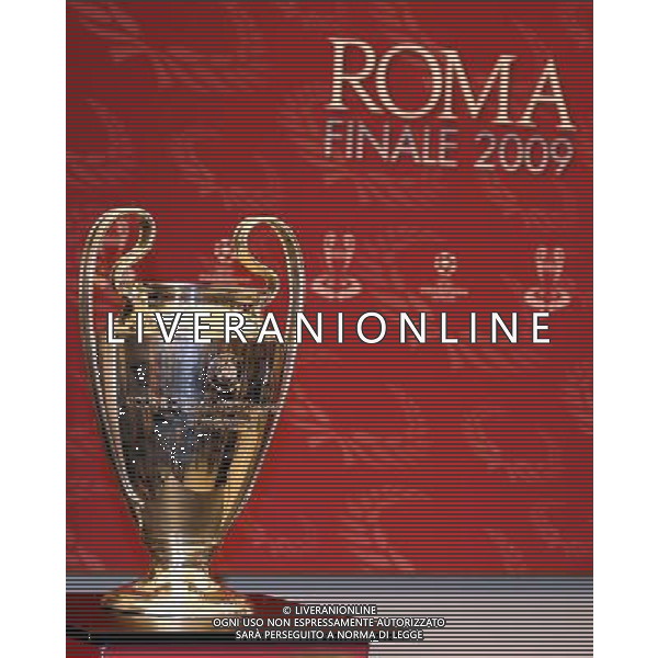 Roma - 21/04/2009 - Campidoglio Sala della Protomoteca - Conferenza stampa per la consegna della Coppa della finale di Champions League 2009 - nella foto: ph. Corradetti / ag. Aldo Liverani Sas 