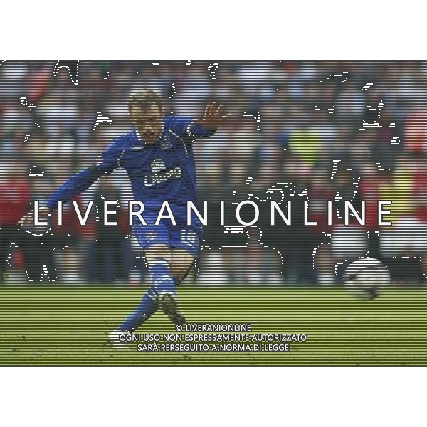 Everton\'s Phil Neville scores from the spot during the penalty shootout. Everton v Manchester United, FA Cup Semi Final, Wembley Stadium 19/04/09. ph ag. aldo liverani sas only italy