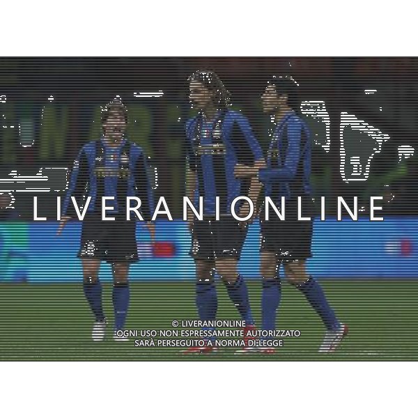 milano 23/04/2009 calcio sport coppa tim 2008/2009 semifinale di ritorno inter sampdoria nella foto: l\'esultanza di ibrahimovic zlatan dopo il gol con julio cruz e maxwell ph.luzzani/ag aldo liverani sas