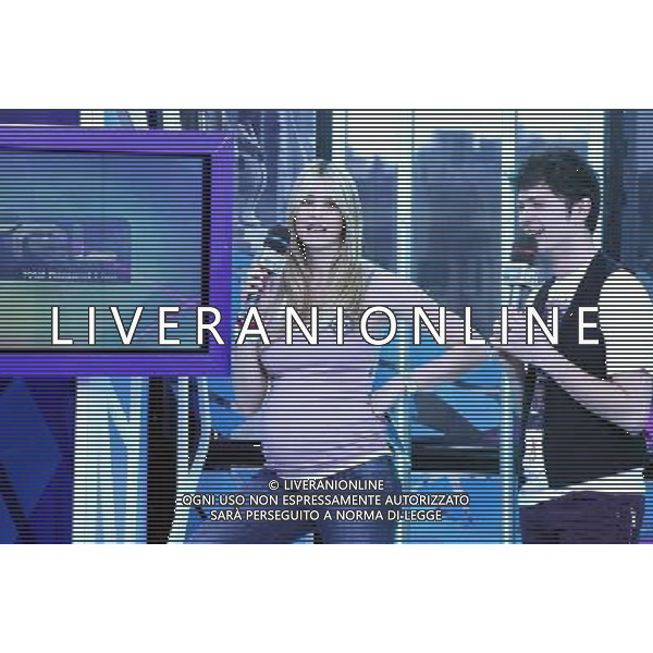 TRASMISSIONE TV: \' TRL LIVE@MTV\' NELLA FOTO: ELENA SANTARELLI INCINTA - CARLO PASTORE © ANTONIO SORANO - AG. ALDO LIVERANI SAS