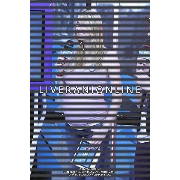 TRASMISSIONE TV: \' TRL LIVE@MTV\' NELLA FOTO: ELENA SANTARELLI INCINTA © ANTONIO SORANO - AG. ALDO LIVERANI SAS