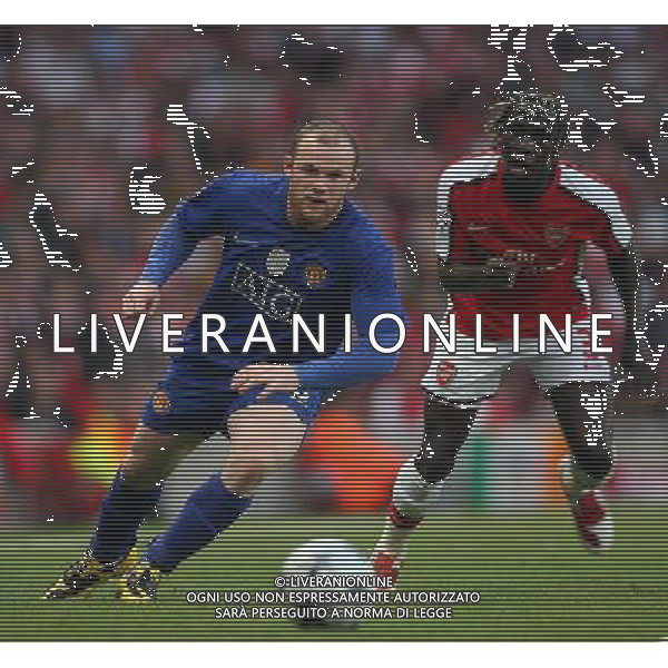 Action picture involving Wayne Rooney of Manchester United and Arsenal\'s Bacary Sagna : Arsenal FC vs Manchester United for the Uefa Champions League Semifinale second Leg at the Emirates Stadium in London on 05/05/2009. Picture By Marc Atkins/IPS Photo Agency/Agenzia Aldo Liverani Sas - ITALY ONLY - English Premier and Football League images are only to be used in an editorial context, images are not allowed to be published on another internet site unless a licence has been obtained from DataCo Ltd +44 207 864 9121