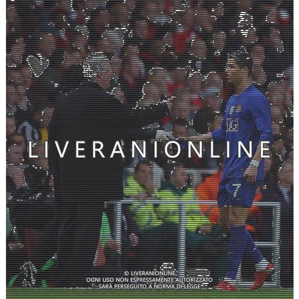 Cristiano Ronaldo of Manchester Unitedis substituted after his second goal by Sir Alex Ferguson Manager of Manchester United : Arsenal FC vs Manchester United for the Uefa Champions League Semifinale second Leg at the Emirates Stadium in London on 05/05/2009. Picture By Marc Atkins/IPS Photo Agency/Agenzia Aldo Liverani Sas - ITALY ONLY - English Premier and Football League images are only to be used in an editorial context, images are not allowed to be published on another internet site unless a licence has been obtained from DataCo Ltd +44 207 864 9121