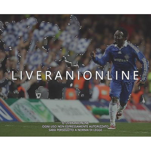 esultanza dopo il Gol- Michael Essien of Chelsea makes 1-0 and celebrates Chelsea FC vs FCB Barcellona for the Uefa Champions League Semifinale second Leg at Stamford Bridge in London on 06/05/2009. Picture By Marcello Pozzetti - IPS Photo Agency/Agenzia Aldo Liverani Sas - ITALY ONLY - English Premier and Football League images are only to be used in an editorial context, images are not allowed to be published on another internet site unless a licence has been obtained from DataCo Ltd +44 207 864 9121