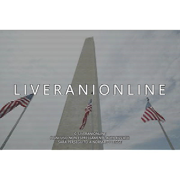 Bandiera - Bandiere Americane - Washington Monument - Obelisco Monumento a Washington Washington DC Stati Uniti d\'America - USA ph Agenzia Aldo Liverani Sas