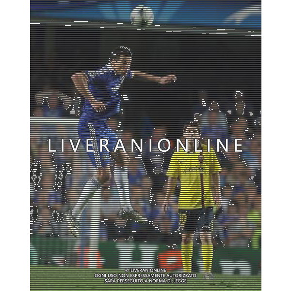 Michael Ballack of Chelsea heads the ball under the eyes of Barcelona\'s Lionel Messi : Chelsea FC vs FCB Barcellona for the Uefa Champions League Semifinale second Leg at Stamford Bridge in London on 06/05/2009. Picture By Marcello Pozzetti-IPS Photo Agency /Agenzia Aldo Liverani Sas - ITALY ONLY - English Premier and Football League images are only to be used in an editorial context, images are not allowed to be published on another internet site unless a licence has been obtained from DataCo Ltd +44 207 864 9121