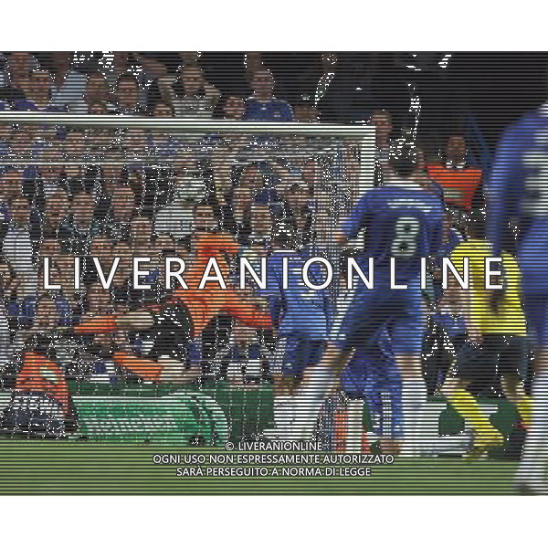 Il gol di Iniesta - Barcelona\'s Andres Iniesta (vice-captain) goal deep in injury times : Chelsea FC vs FCB Barcellona for the Uefa Champions League Semifinale second Leg at Stamford Bridge in London on 06/05/2009. Picture By Marcello Pozzetti-IPS Photo Agency /Agenzia Aldo Liverani Sas - ITALY ONLY - English Premier and Football League images are only to be used in an editorial context, images are not allowed to be published on another internet site unless a licence has been obtained from DataCo Ltd +44 207 864 9121