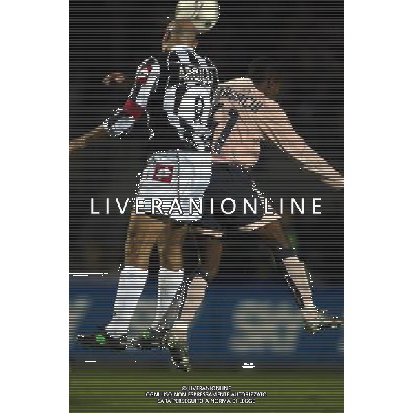 Siena 25/11/2003 Siena-Juventus Ottavi di Finale della Tim Cup Nella foto: Argilli Stefano contro Onwuachi Benjamin.* Ph Gianni Nucci/Aldo Liverani