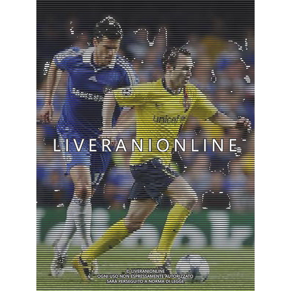 Barcelonas player Andres Iniesta gets away from Chelseas Michael Ballack during the semifinals second leg game between Chelsea FC and Barcelona FC in Stamford Bridge, London, Britain, 6 May 2009. © Talking Sport/Photoshot - Ag. Aldo Liverani sas ITALY ONLY