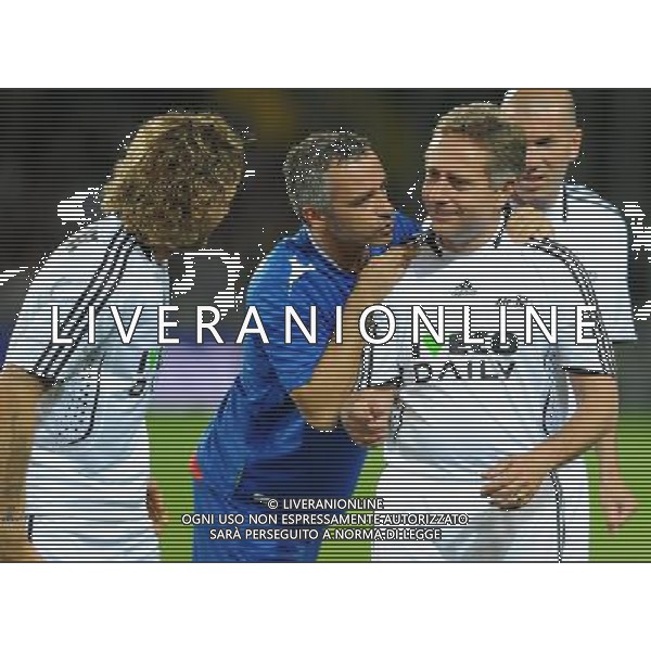 Partita del Cuore 2009 Torino - 18.05.2009 Nazionale Italiana Cantanti-Ale +10 Nella Foto:EROS RAMAZZOTTI SCHERZA CON PAOLO BONOLIS /Ph.Vitez-Ag. Aldo Liverani