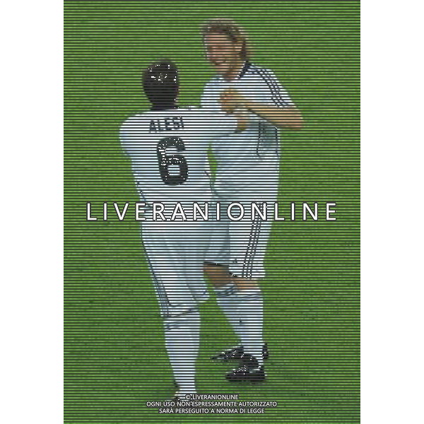 TORINO 18/5/2009 PARTITA DEL CUORE A FAVORE DEI TERREMOTATI D\' ABRUZZO NAZIONALE CANTANTI VS AMICI DI ALEX DEL PIERO NELLA FOTO LAPO ELKANN E JEAN ALESI FOTO ROMANO/AG ALDO LIVERANI
