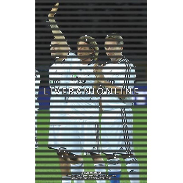 TORINO 18/5/2009 PARTITA DEL CUORE A FAVORE DEI TERREMOTATI D\' ABRUZZO NAZIONALE CANTANTI VS AMICI DI ALEX DEL PIERO NELLA FOTO LAPO ELKANN E PAOLO BONOLIS FOTO ROMANO/AG ALDO LIVERANI