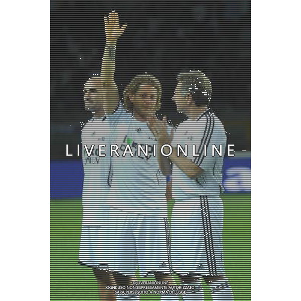 TORINO 18/5/2009 PARTITA DEL CUORE A FAVORE DEI TERREMOTATI D\' ABRUZZO NAZIONALE CANTANTI VS AMICI DI ALEX DEL PIERO NELLA FOTO LAPO ELKANN E PAOLO BONOLIS FOTO ROMANO/AG ALDO LIVERANI