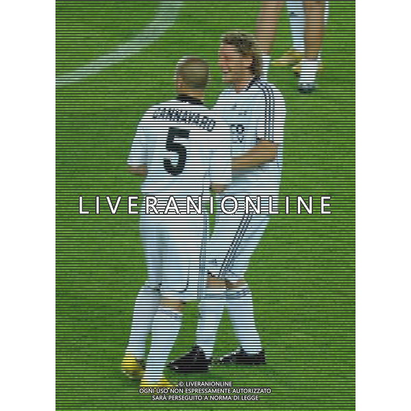 TORINO 18/5/2009 PARTITA DEL CUORE A FAVORE DEI TERREMOTATI D\' ABRUZZO NAZIONALE CANTANTI VS AMICI DI ALEX DEL PIERO NELLA FOTO LAPO ELKANN CON PAOLO CANNAVARO FOTO ROMANO/AG ALDO LIVERANI