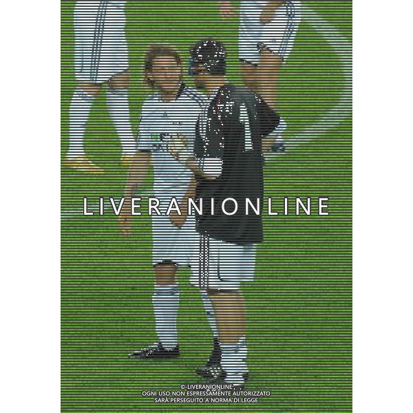 TORINO 18/5/2009 PARTITA DEL CUORE A FAVORE DEI TERREMOTATI D\' ABRUZZO NAZIONALE CANTANTI VS AMICI DI ALEX DEL PIERO NELLA FOTO LAPO ELKANN E FRANCESCO TOLDO FOTO ROMANO/AG ALDO LIVERANI