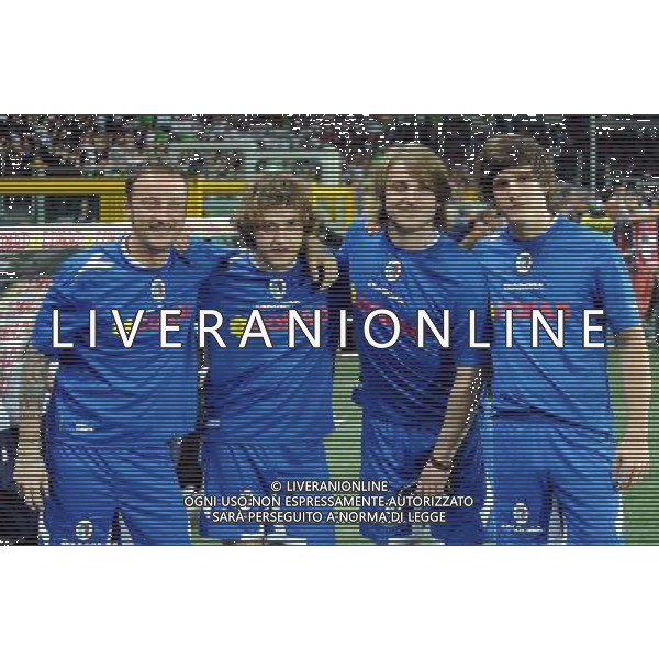 TORINO 18/5/2009 PARTITA DEL CUORE A FAVORE DEI TERREMOTATI D\' ABRUZZO NAZIONALE CANTANTI VS AMICI DI ALEX DEL PIERO NELLA FOTO FRANCESCO FACCHINETTI E BASTARD OF DIONISIO FOTO ROMANO/AG ALDO LIVERANI
