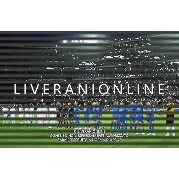 TORINO 18/5/2009 PARTITA DEL CUORE A FAVORE DEI TERREMOTATI D\' ABRUZZO NAZIONALE CANTANTI VS AMICI DI ALEX DEL PIERO NELLA FOTO LE FORMAZIONI DELLE DUE SQUADRE AL CENTRO DELL\' OLIMPICO FOTO ROMANO/AG ALDO LIVERANI