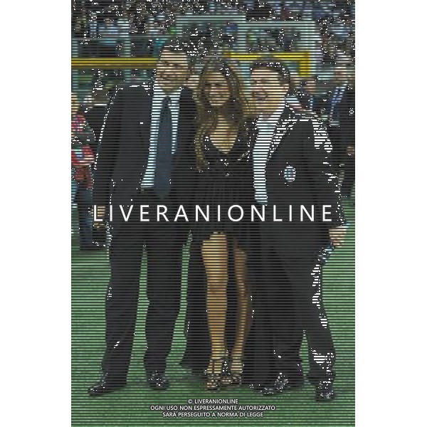 TORINO 18/5/2009 PARTITA DEL CUORE A FAVORE DEI TERREMOTATI D\' ABRUZZO NAZIONALE CANTANTI VS AMICI DI ALEX DEL PIERO NELLA FOTO FABRIZIO FRIZZI, LOLA PONCE E ENZO (PUPO) GHINAZZI FOTO ROMANO/AG ALDO LIVERANI