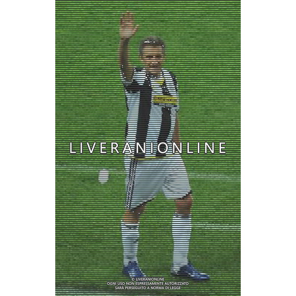 TORINO 18/5/2009 PARTITA DEL CUORE A FAVORE DEI TERREMOTATI D\' ABRUZZO NAZIONALE CANTANTI VS AMICI DI ALEX DEL PIERO NELLA FOTO EZIO GREGGIO CON LA MAGLIETTA DELLA JUVENTUS FOTO ROMANO/AG ALDO LIVERANI