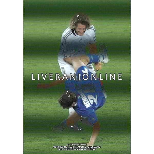 TORINO 18/5/2009 PARTITA DEL CUORE A FAVORE DEI TERREMOTATI D\' ABRUZZO NAZIONALE CANTANTI VS AMICI DI ALEX DEL PIERO NELLA FOTO PAOLO MENEGUZZI E LAPO ELKANN FOTO ROMANO/AG ALDO LIVERANI