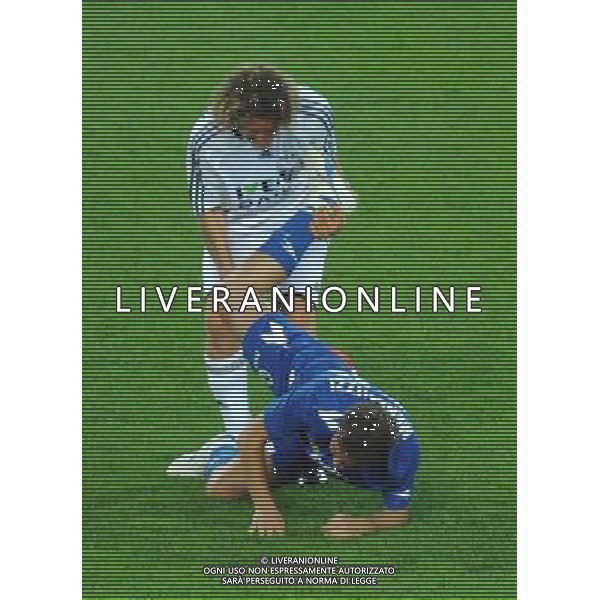 TORINO 18/5/2009 PARTITA DEL CUORE A FAVORE DEI TERREMOTATI D\' ABRUZZO NAZIONALE CANTANTI VS AMICI DI ALEX DEL PIERO NELLA FOTO PAOLO MENEGUZZI E LAPO ELKANN FOTO ROMANO/AG ALDO LIVERANI