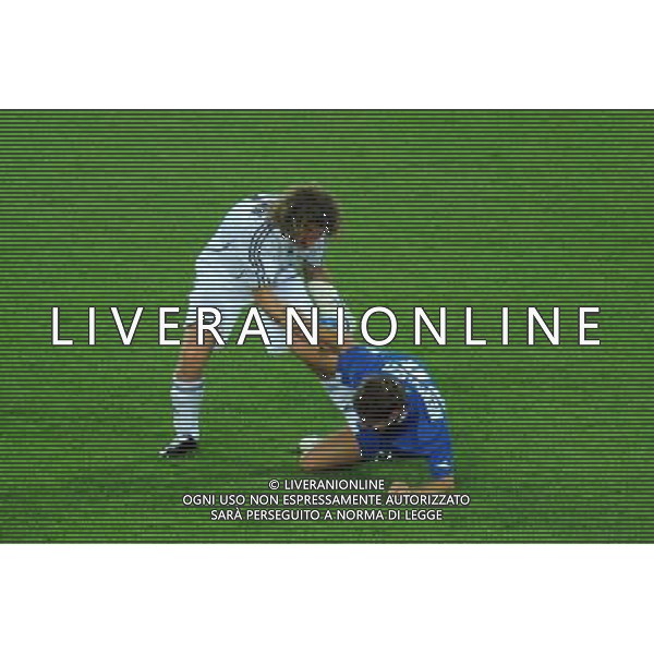 TORINO 18/5/2009 PARTITA DEL CUORE A FAVORE DEI TERREMOTATI D\' ABRUZZO NAZIONALE CANTANTI VS AMICI DI ALEX DEL PIERO NELLA FOTO PAOLO MENEGUZZI E LAPO ELKANN FOTO ROMANO/AG ALDO LIVERANI