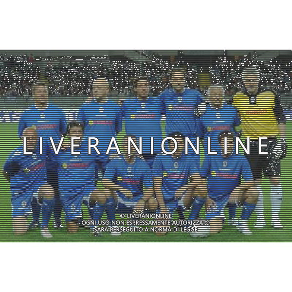 TORINO 18/5/2009 PARTITA DEL CUORE A FAVORE DEI TERREMOTATI D\' ABRUZZO NAZIONALE CANTANTI VS AMICI DI ALEX DEL PIERO NELLA FOTO LA FORMAZIONE DELLA NAZIONALE CANTANTI: PAOLO BELLI, ENRICO RUGGERI, CRISTIANO DEL GROSSO, NERI MARCORE\', PAOLO MOGOL. STEFANO TACCONI. ANTONIO CHIMENTI, LUCA BARBAROSSA, EROS RAMAZZOTTI, TEO MAMMUCARI E PAOLO MENEGUZZI FOTO ROMANO/AG ALDO LIVERANI