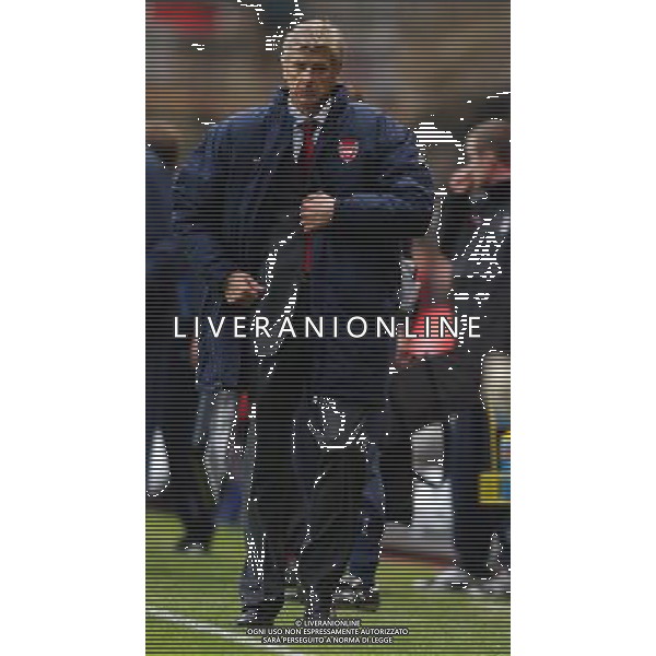 ARSENAL CALCIO 2003/2004 NELLA FOTO ARSEN WENGER ALLENATORE ARSENAL CALCIO FOTO MARCELLO POZZETTI-AGENZIA ALDO LIVERANI