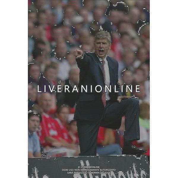 ARSENAL CALCIO 2003/2004 NELLA FOTO ARSEN WENGER ALLENATORE ARSENAL CALCIO FOTO MARCELLO POZZETTI-AGENZIA ALDO LIVERANI