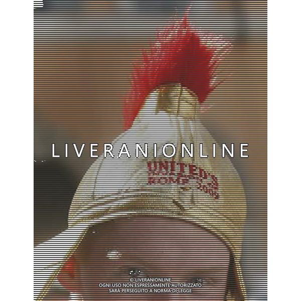 A Manchester United fan with roman hat near the Fontana de Trevi in central Rome, 26 May 2009. FC Barcelona and Manchester United will face each other in tomorrow‰s Champions League final in the Stadio Olimpico in Rome. © UFT - Talking Sport/Photoshot - Ag. Ag. Aldo Liverani sas ITALY ONLY