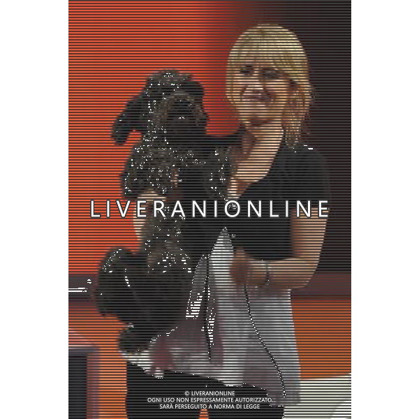 MILANO 31/5/2009 STUDI RAI DI CORSO SEMPIONE ULTIMA PUNTATA DELLA TRASMISSIONE TELEVISIVA: -CHE TEMPO CHE FA- NELLA FOTO LUCIANA LITTIZZETTO CON IL SUO CANE FOTO ROMANO/AG ALDO LIVERANI