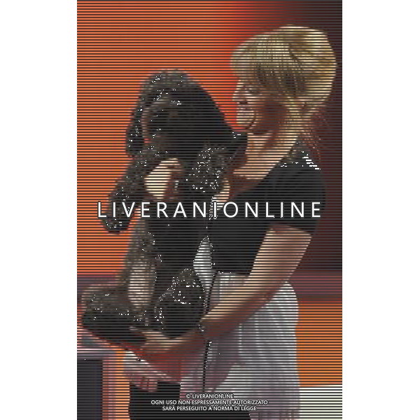 MILANO 31/5/2009 STUDI RAI DI CORSO SEMPIONE ULTIMA PUNTATA DELLA TRASMISSIONE TELEVISIVA: -CHE TEMPO CHE FA- NELLA FOTO LUCIANA LITTIZZETTO CON IL SUO CANE FOTO ROMANO/AG ALDO LIVERANI